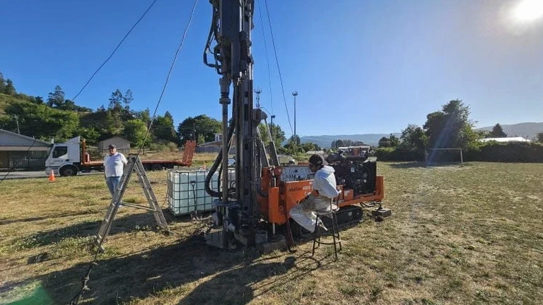 Fouille d'essai (Puits d'exploration) à Toulouse : reconnaissance directe des sols